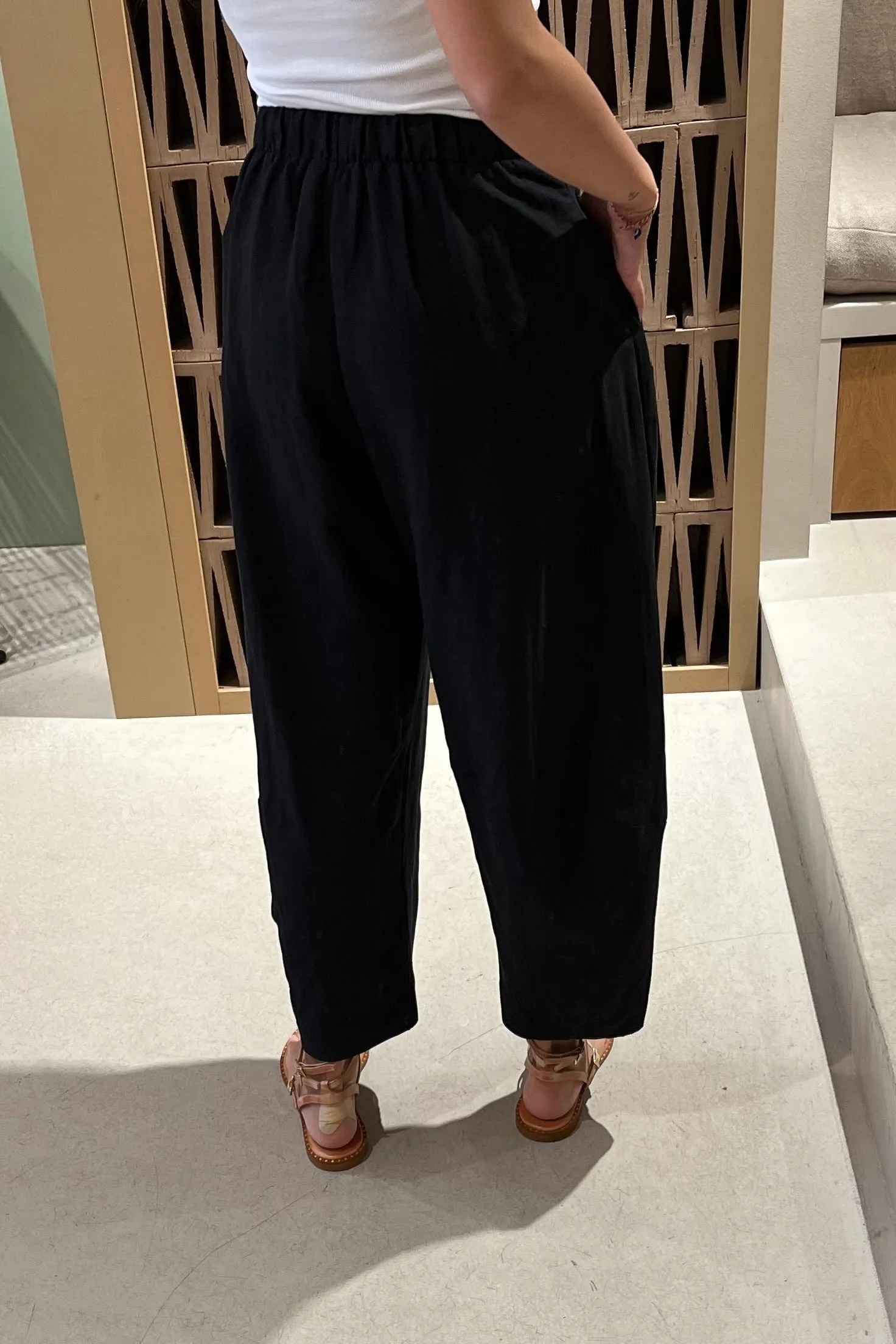 OVERSIZED CROPPED HIGHWAIST PANTS BLACK